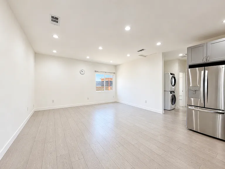 10723 Rhodesia Ave — Photo 3