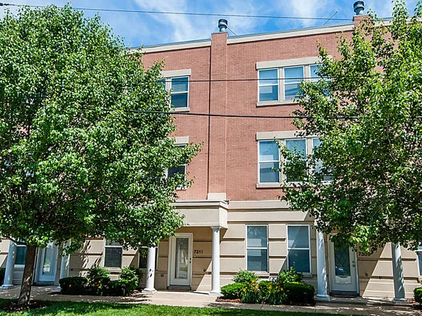 7315 Franklin St #2C, Forest Park, IL 60130