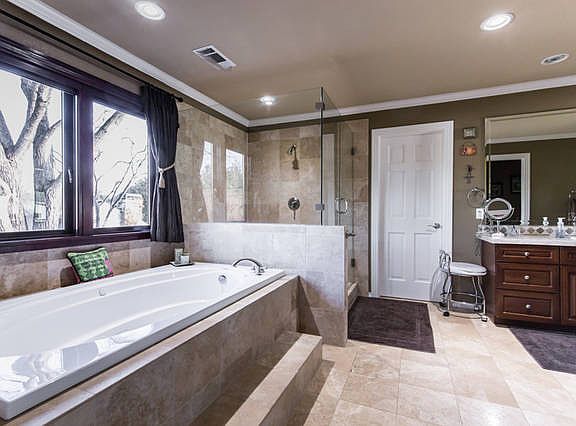 Master Jet Tub/Oversized SHW