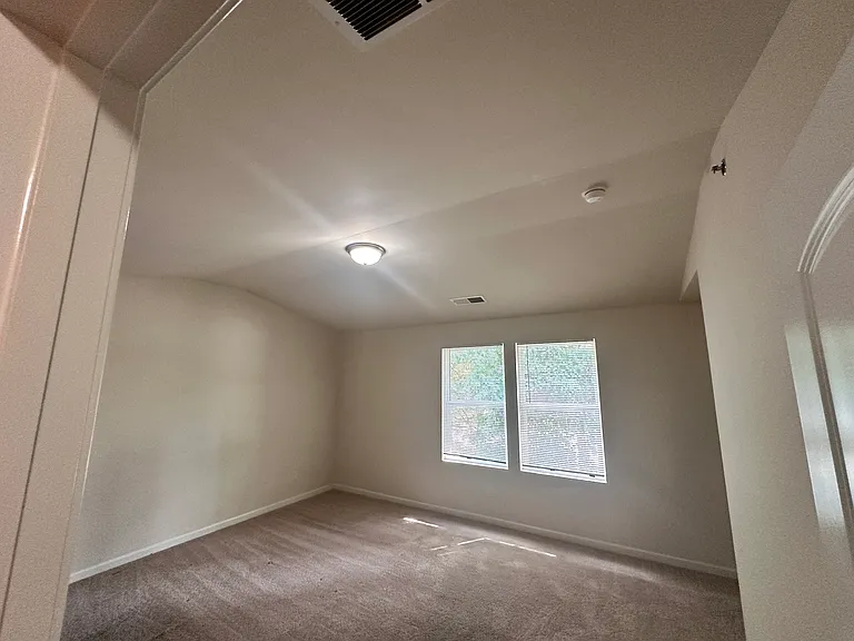 2132 Belmont Cir — Photo 5