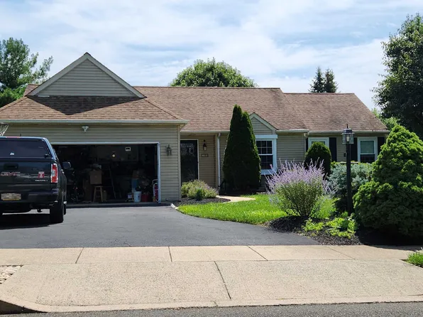 100 Stockton Ct, Chalfont, PA 18914