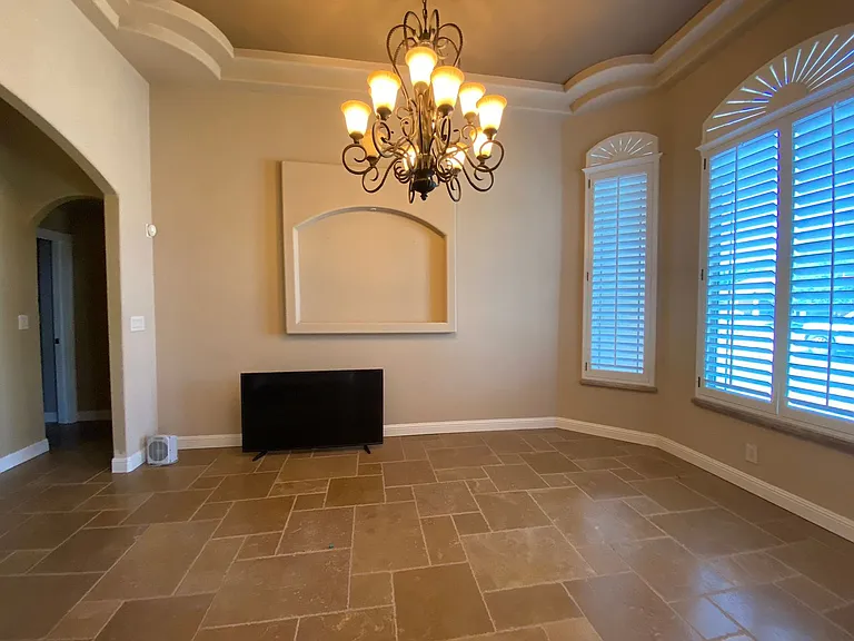 390 Burkett — Photo 10