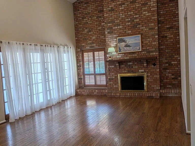 2909 W Sierra St — Photo 24