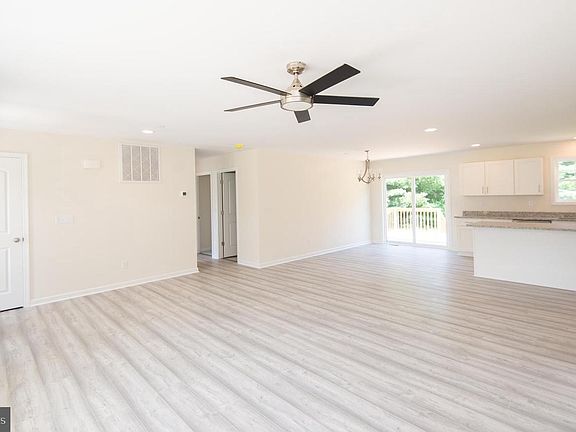 3rd image of 6706 Jayar Way