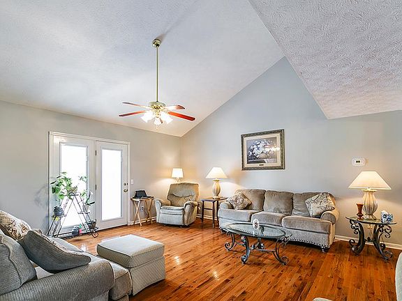 5th image of 1031 Caroline Dr