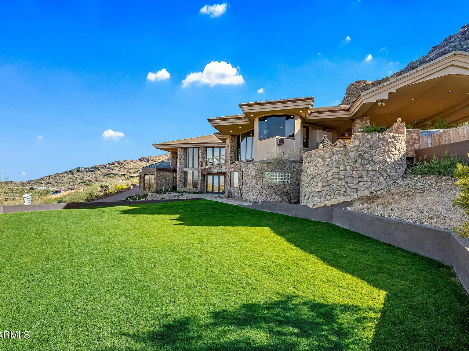 4 bed, 5.5 bath, 9837 sqft, $30,000 — Photo 3