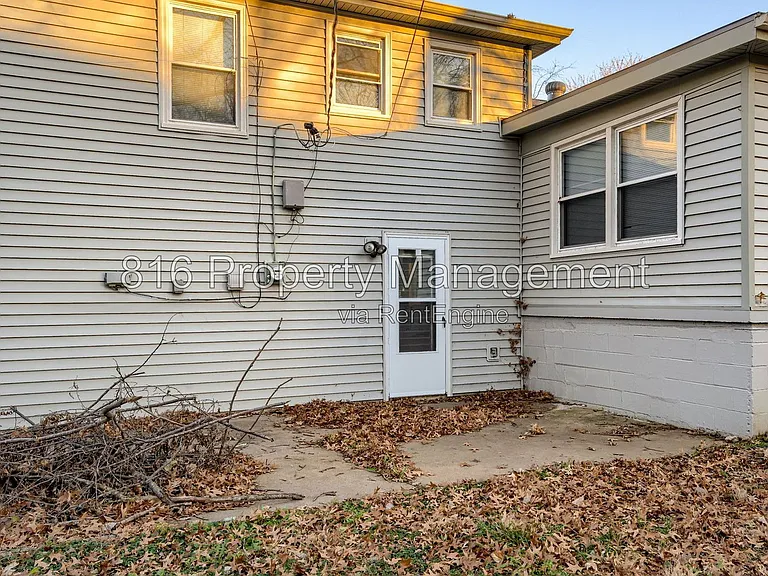 8710 Kentucky Ave — Photo 22