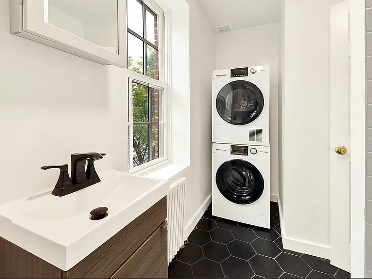 47 Franklin St #2 — Photo 8