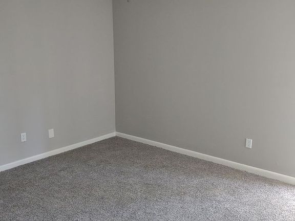 4th image of 18 Dogwood Dr