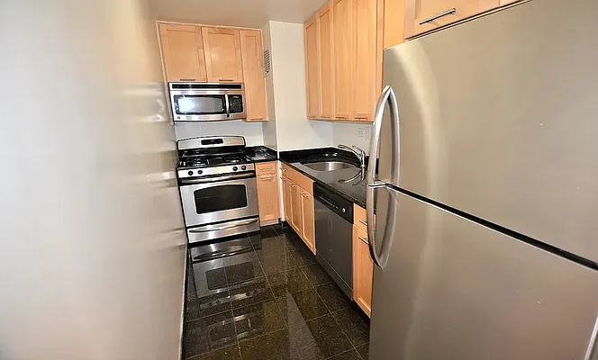 Rented by Manhattan Realty Group | media 9