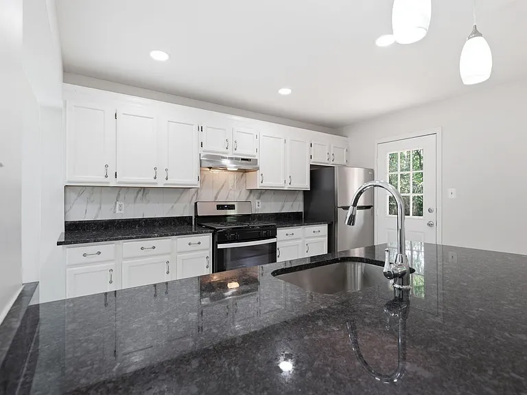 1921 Winslow Ct — Photo 7