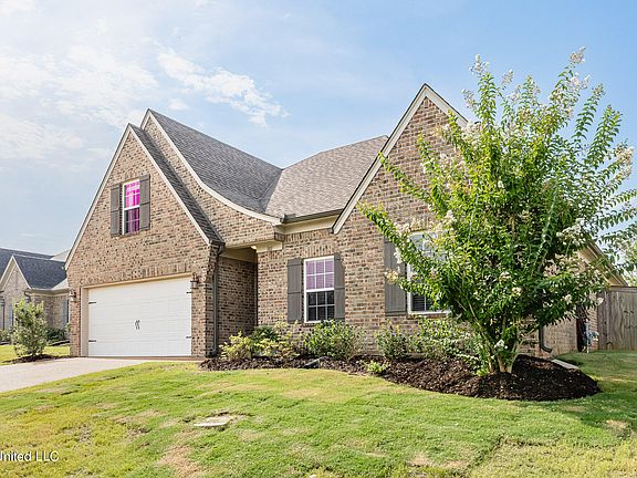 2nd image of 101 Magnolia Gardens Dr