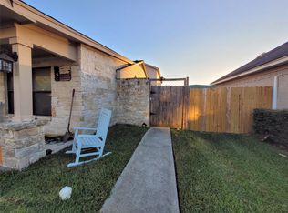 2428 Parkview Dr, Pearland, TX 77581