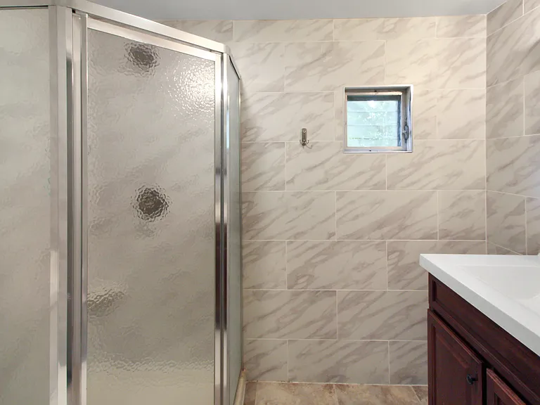 811 Oakwood Dr — Photo 9