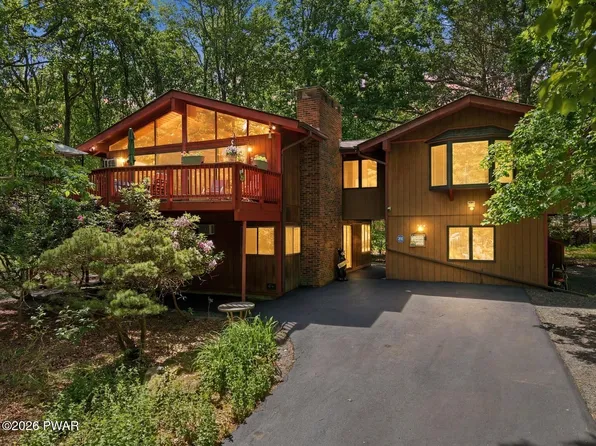 106 Lincoln Dr, Hawley, PA 18428