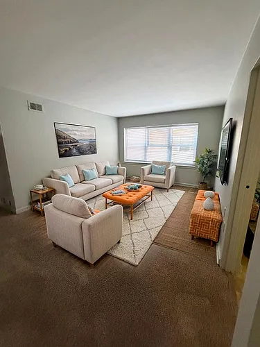 LN924 Photo 1