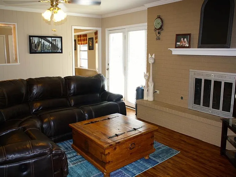 2403 Balsam St — Photo 7