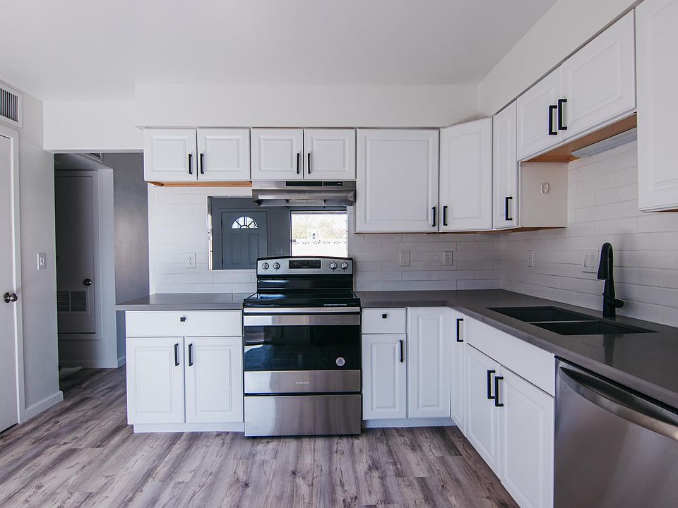 1st image of 4820 E Cambridge Ave APT 2