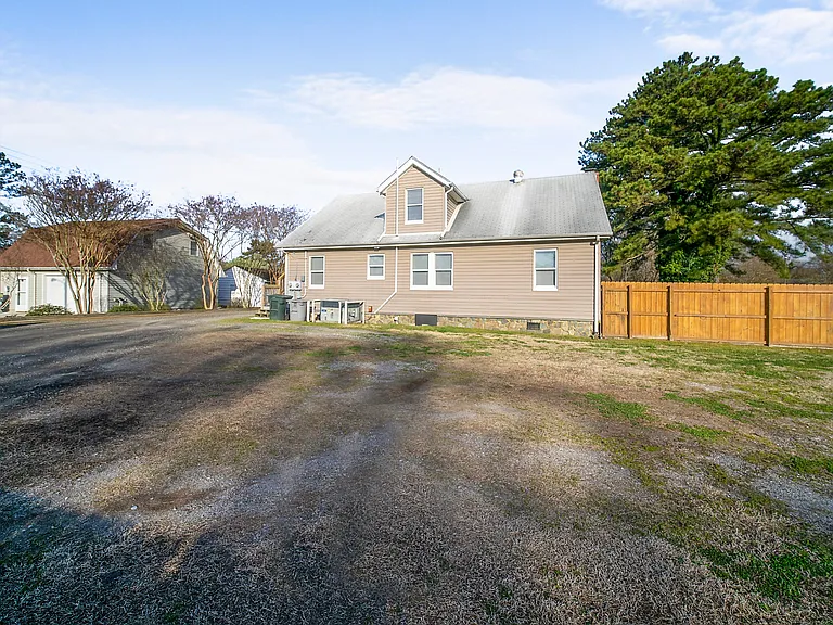 1270 Old Buckroe Rd #B — Photo 6