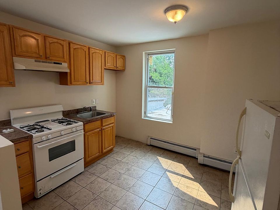 1st image of 44 N 7th St Floor 3