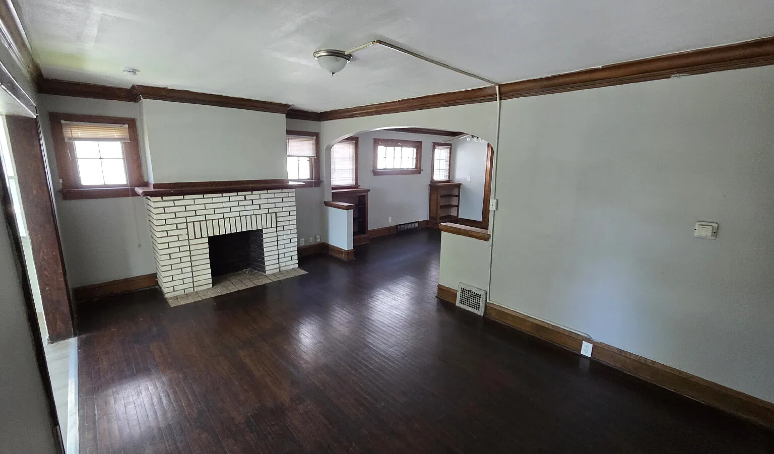 3 bed, 1.0 bath, $1,250 — Photo 1
