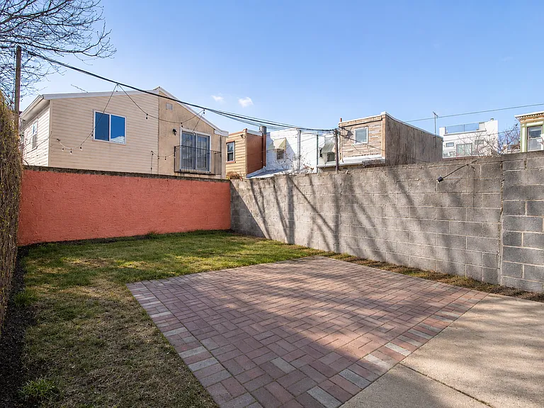 E Norris St — Photo 20