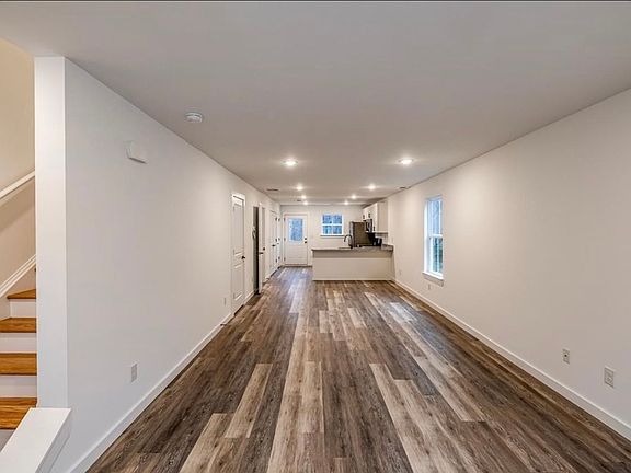 3rd image of 267 Vanderbilt Rd