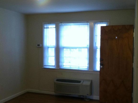 3rd image of 818 Jefferson St APT D