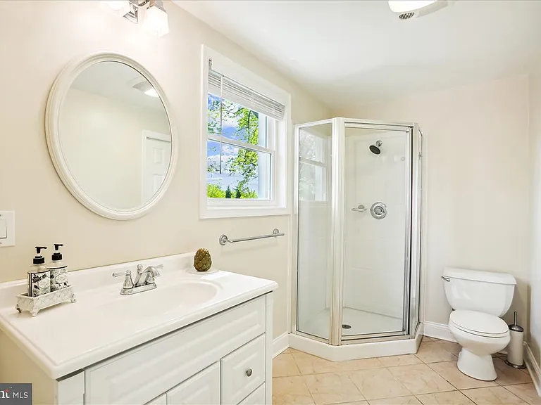 1806 Arcola Ave — Photo 10