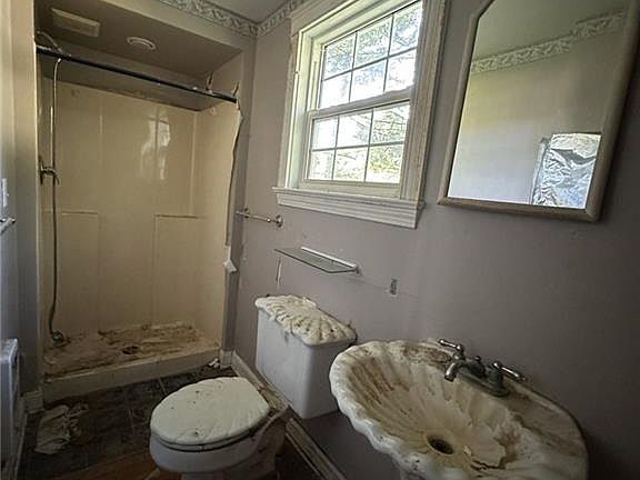 5th image of 52 Chestnut St