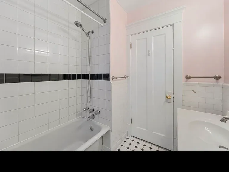 122 Stratford Rd — Photo 12