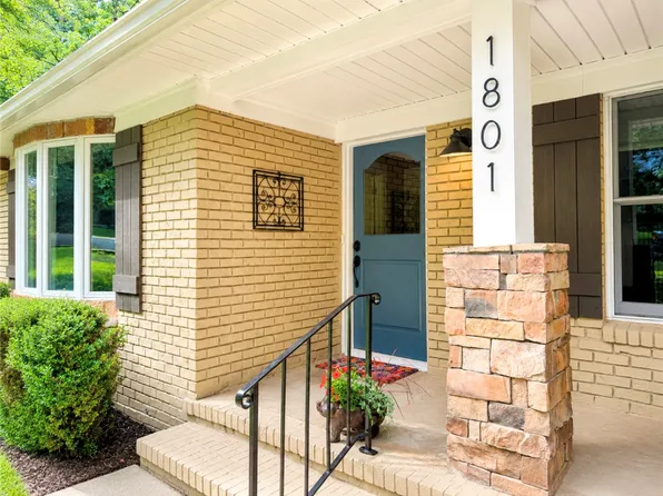 1801 N Applebury Pl, Fayetteville, AR 72701