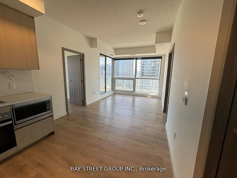 27 McMahon Dr #1512 — Photo 8