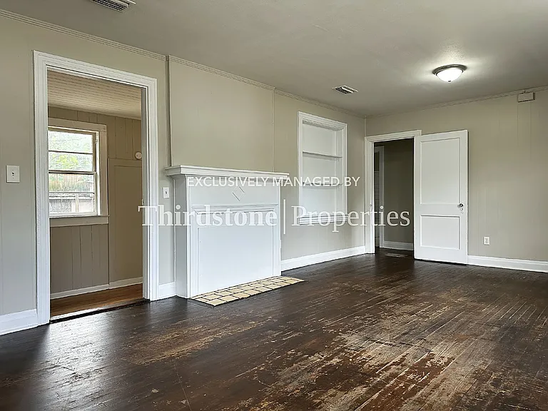 562 W 49th St — Photo 2