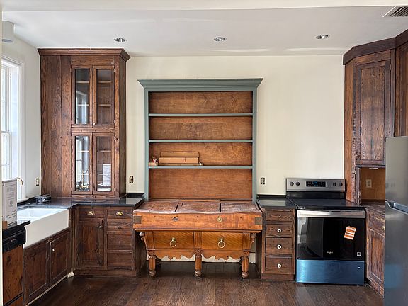 3rd image of 1552 34th St NW