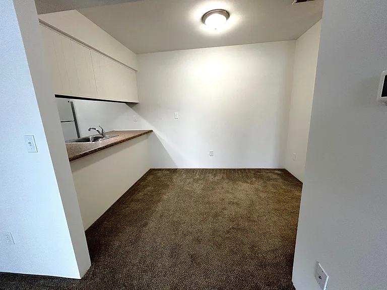 Charter Oaks Apartments — Photo 184