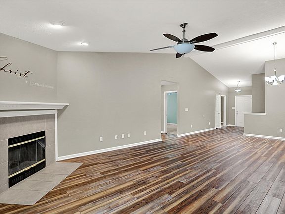 3rd image of 8041 Twin River Dr