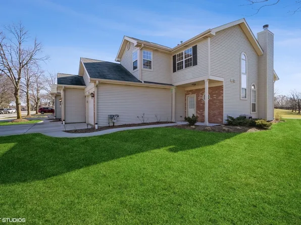 185 Golfview Dr, Glendale Heights, IL 60139