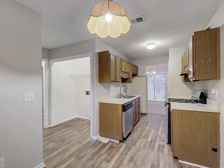 886 Joseph Club Dr SW — Photo 4
