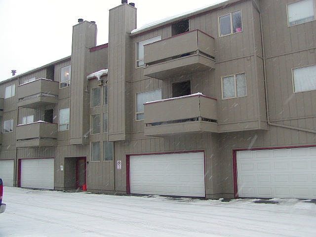 Complex in South Anchorage