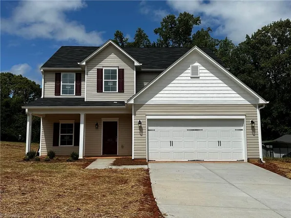 4625 Boxwood Dr, Walkertown, NC 27051