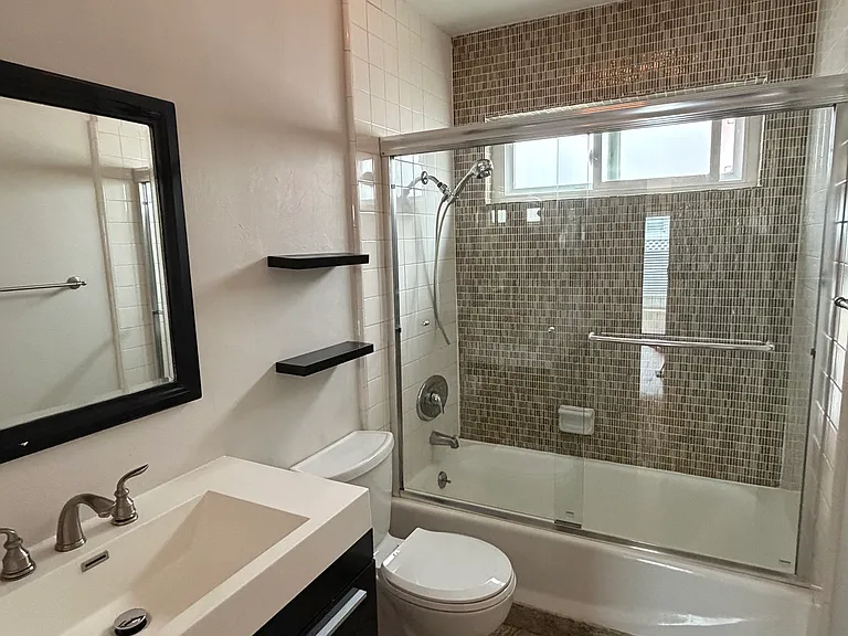 11836 Mayfield Ave #2 — Photo 20