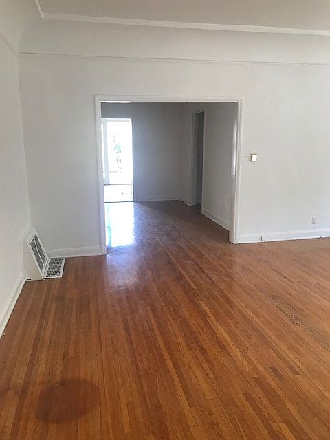 2nd image of 624 S Orange Dr