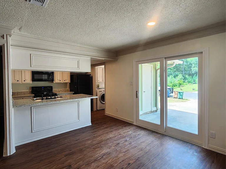 2900 Lovell Dr #B — Photo 3