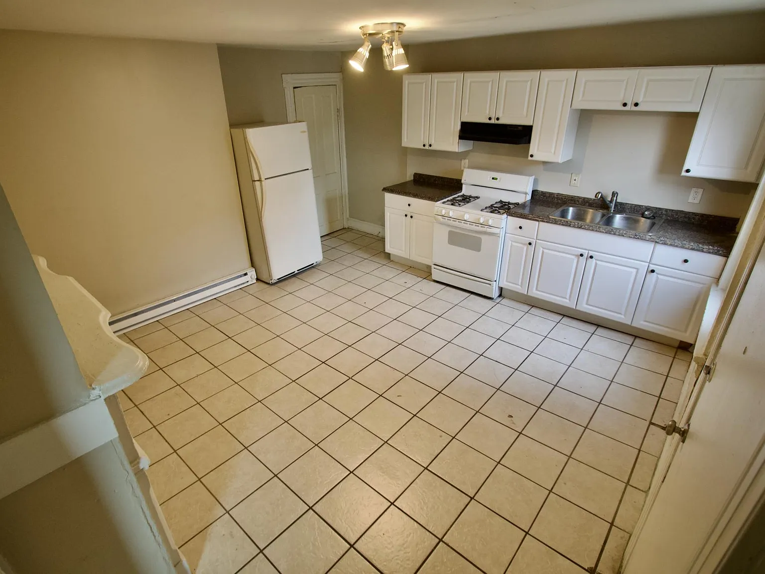 940 Central Ave — Photo 2