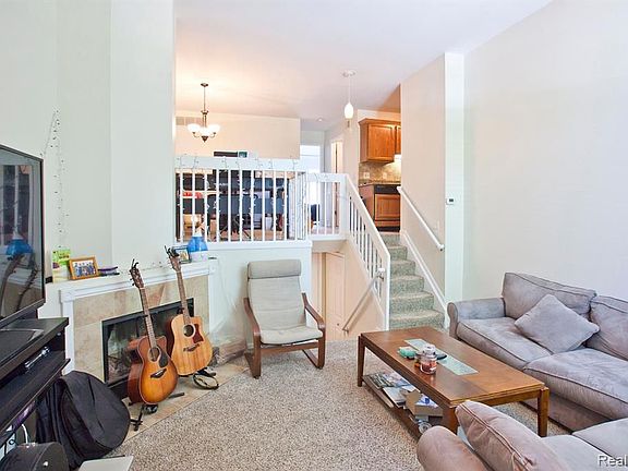 4th image of 129 W Kenilworth Ave