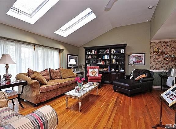3rd image of 325 Waverly Ave