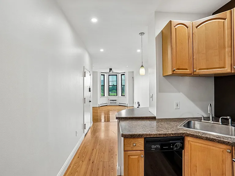 82 Manhattan Ave #6 — Photo 7