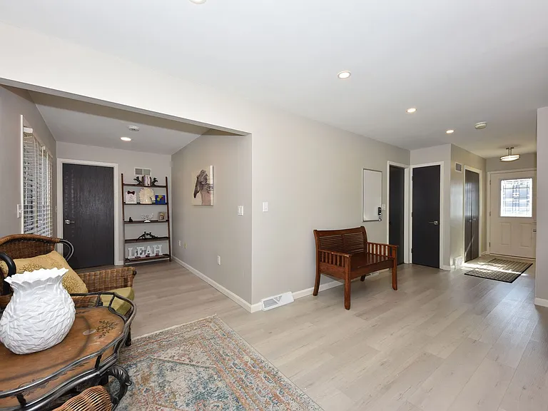 1538 W Liebau Rd — Photo 21