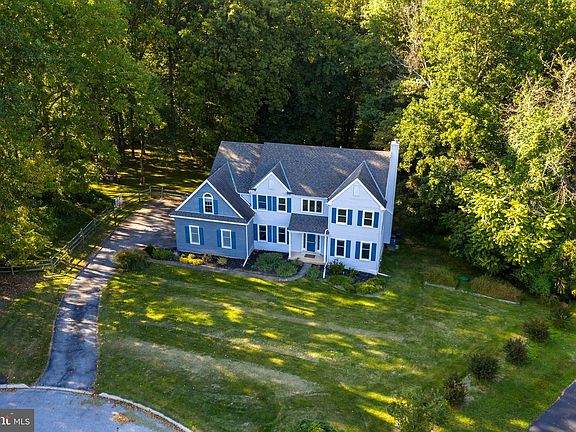 3rd image of 205 Oxford Hill Ln